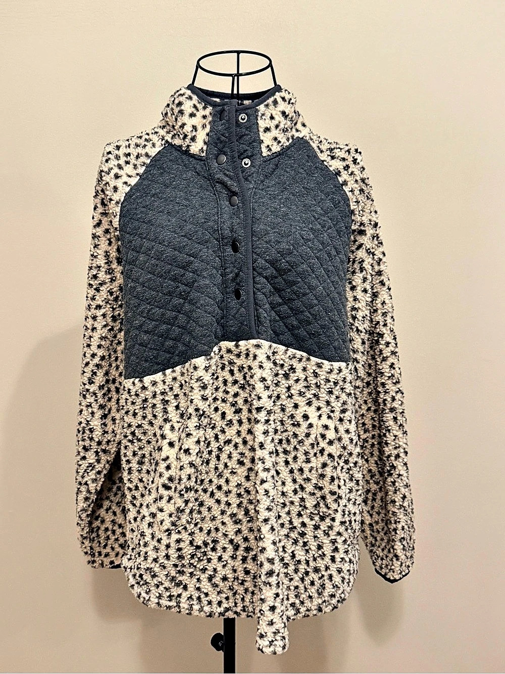 Maurices Leopard Quilted Snap Front Sherpa Pullover Women's Beige & Gray XL